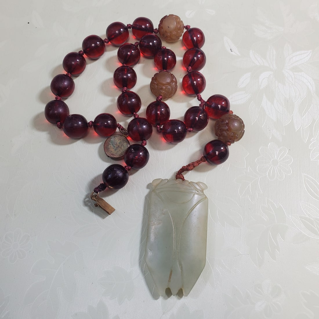 Chinese Bakelite and jade beads necklace with carved jade pendant (1 of 8)