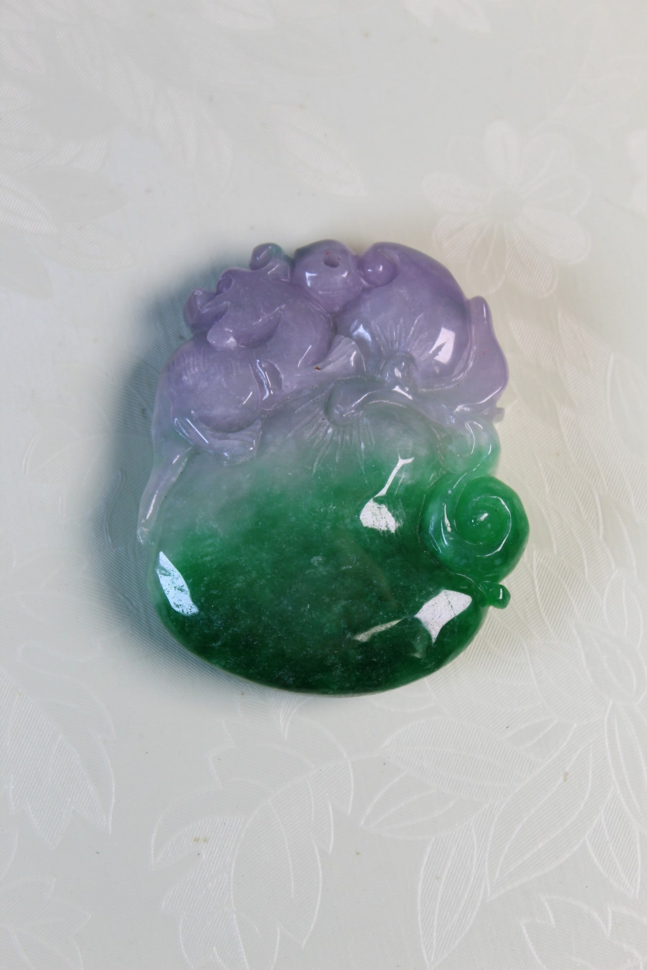 Chinese Carved Jadeite pendant (1 of 5)