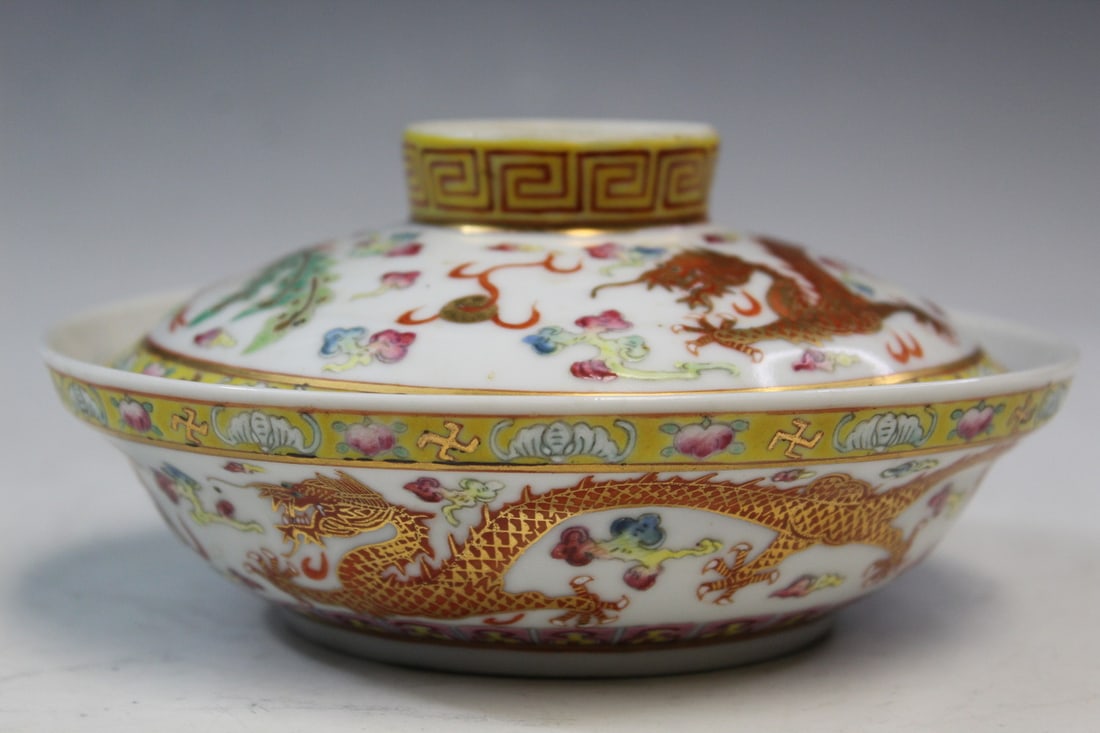 Chinese Famille Rose Porcelain Covered Bowl (1 of 9)