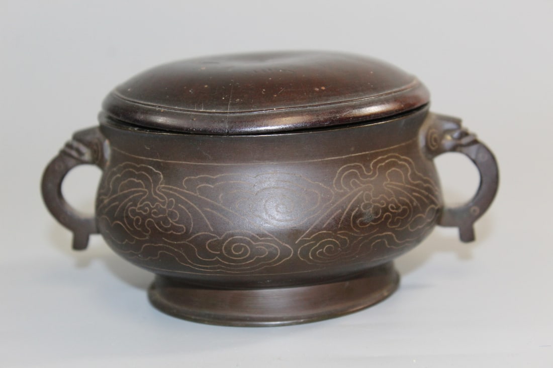 Chinese bronze incense burner: Chinese bronze incense burner. H 2.5". L 5".