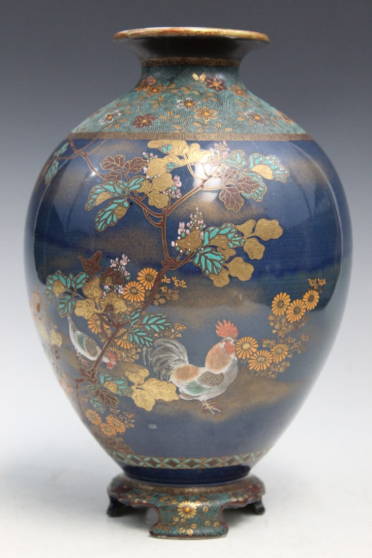 A Very Rare Japanese Kutani Porcelain Vase: A Very Rare Japanese Kutani Porcelain Vase. H 10" , Mark on the bottom.