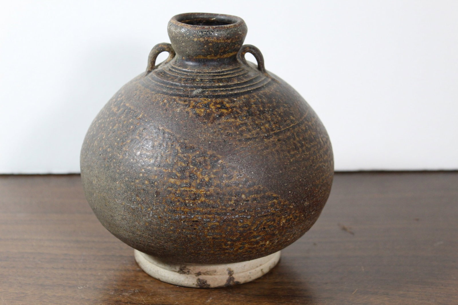 Thai Sawankhalok pottery jar: Thai Sawankhalok pottery jar. H 6". Diam 5.25"