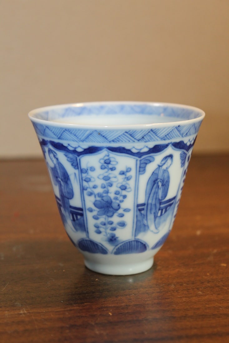 Chinese Blue and White Porcelain Cup, Kangxi Period. (1 of 7)