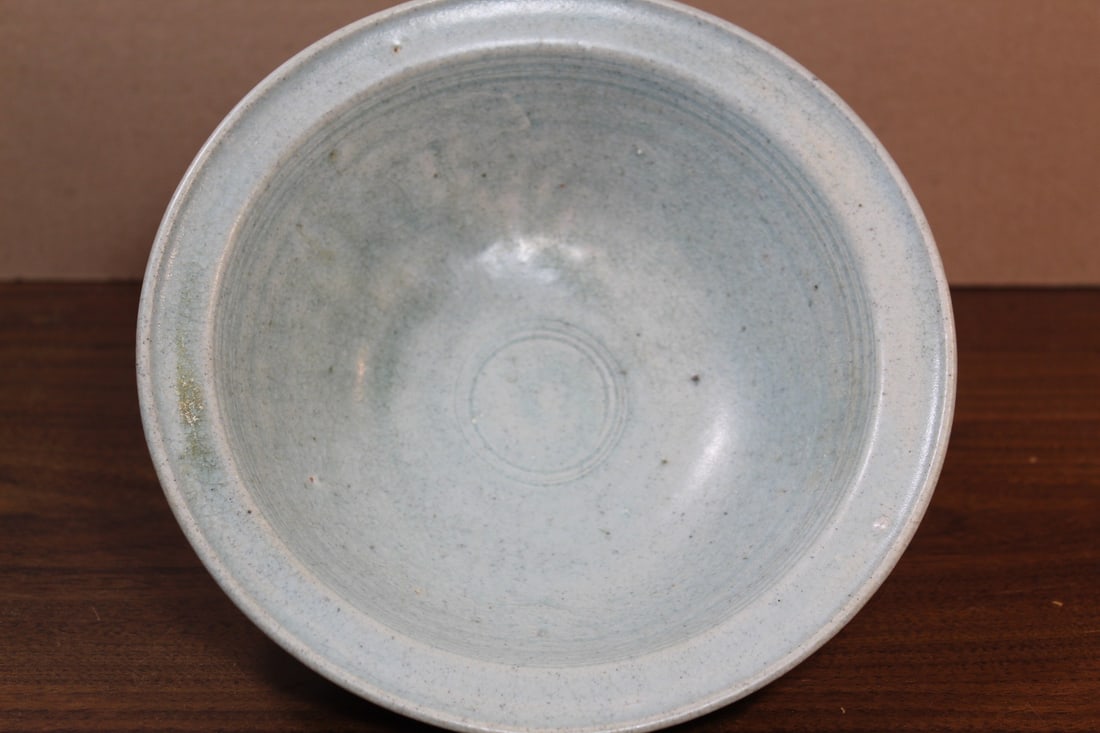 Antique Sawankhalok Thai porcelain Bowl, 14-15th Century.: Antique Sawankhalok Thai porcelain Bowl, 14-15th Century. D 8".
