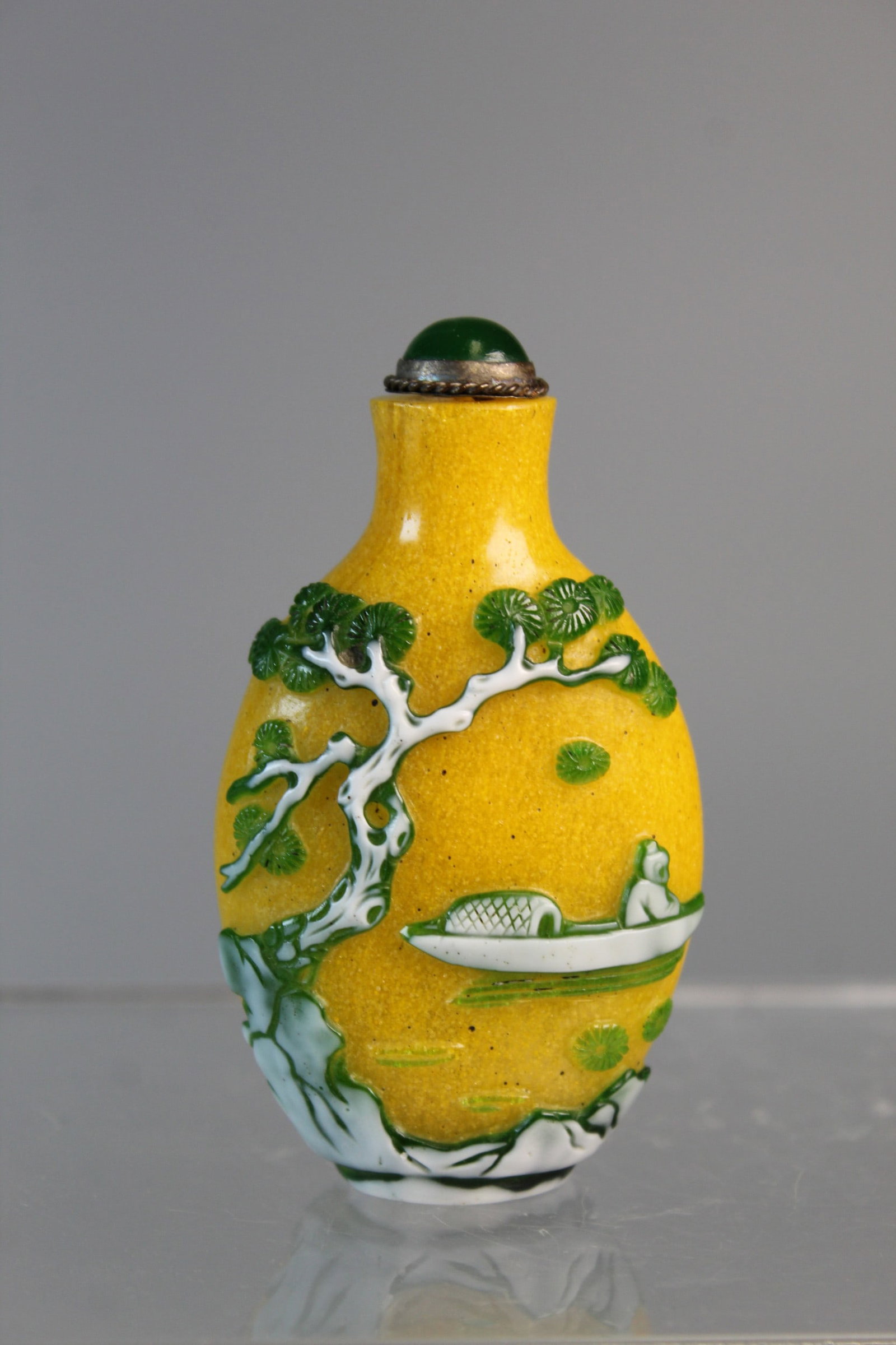 Chinese Green Overlay Yellow Glass Snuff Bottle (1 of 4)