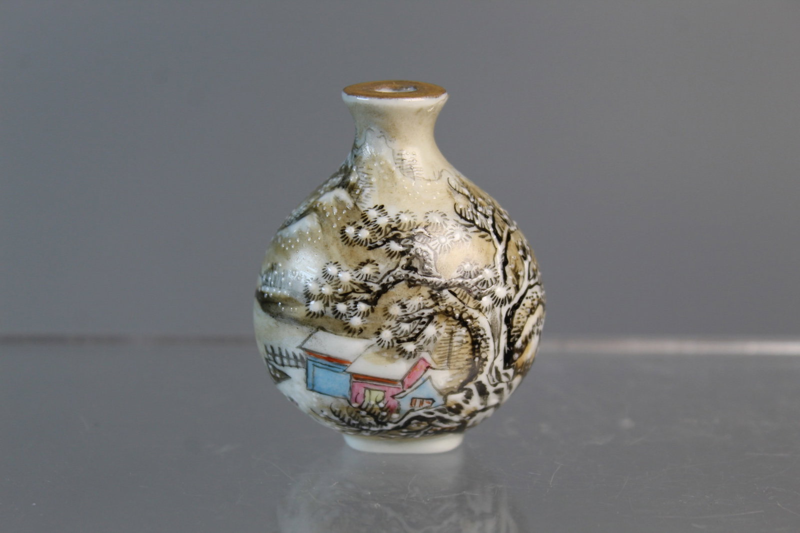 Chinese Famille Rose Porcelain Snuff Bottle (1 of 5)