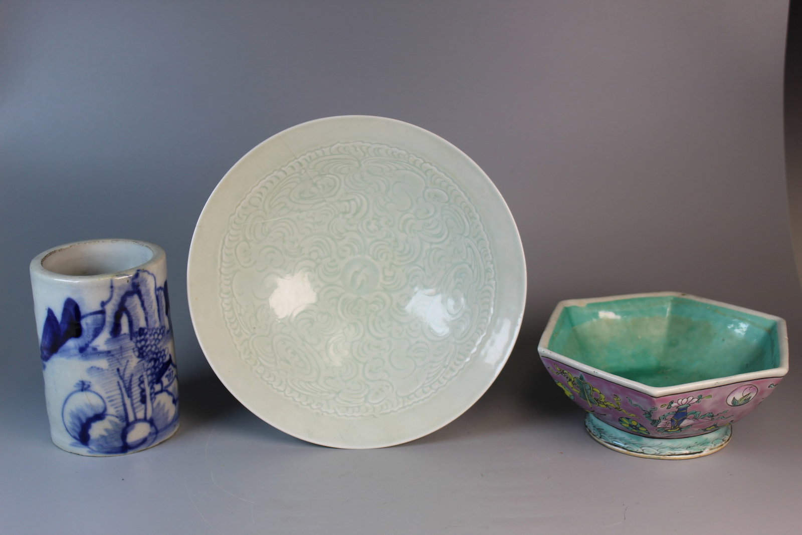 Two Chinese Bowls and a Blue and White Brush Pot (1 of 13)