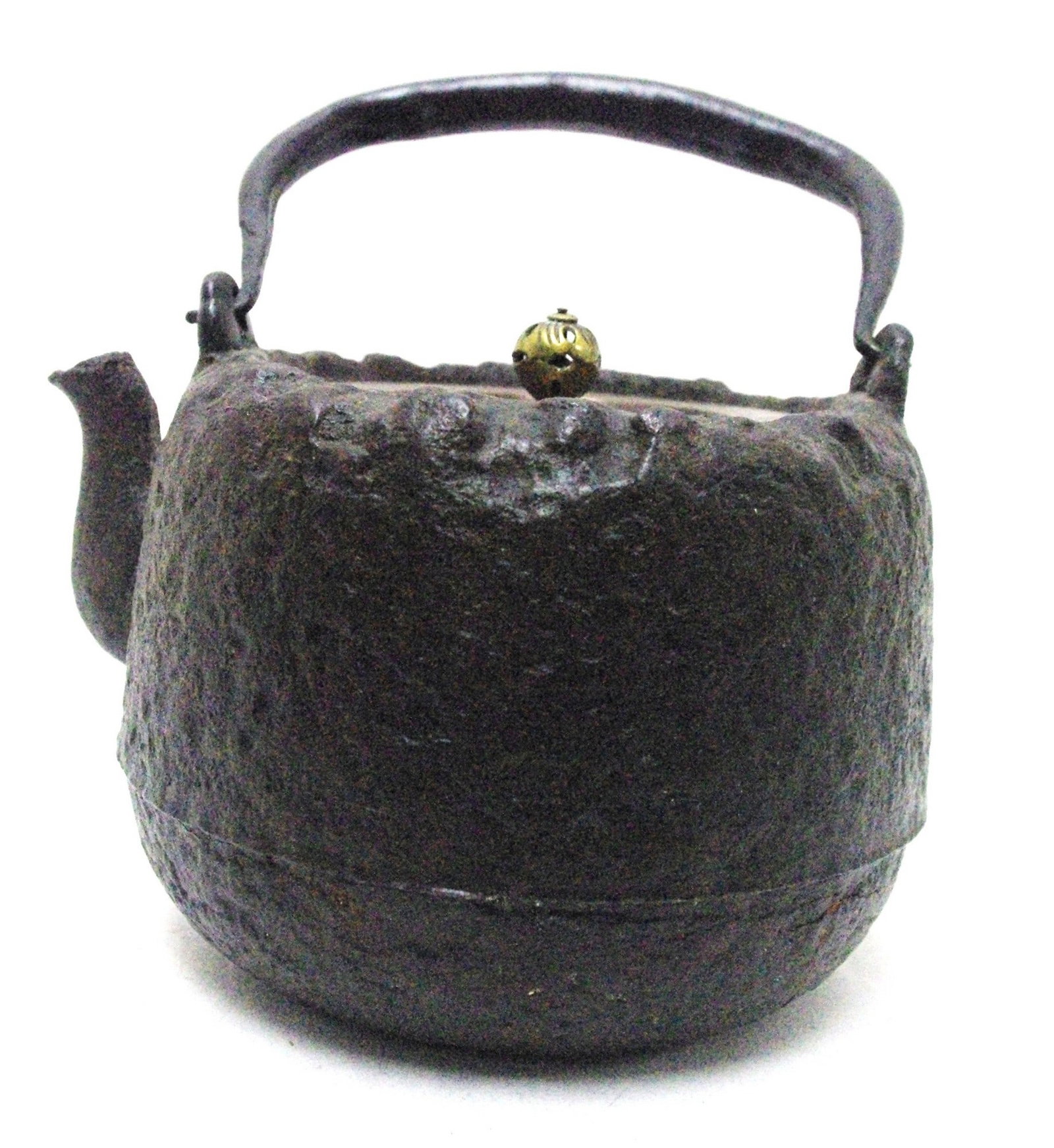 Japanese Iron tea pot with makers mark: Japanese Iron tea pot with makers mark. Height 4.25" without handle