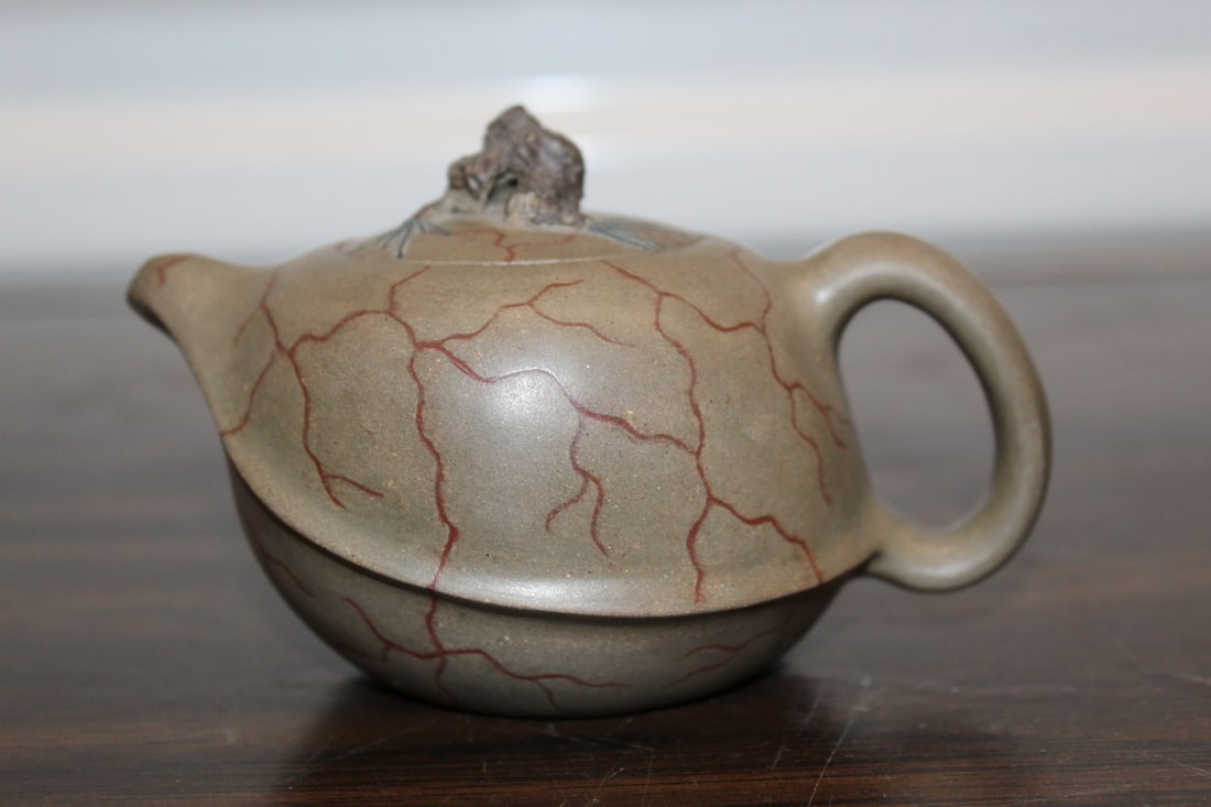 Chinese Yixing Teapot: Chinese Yixing Teapot. L 5".