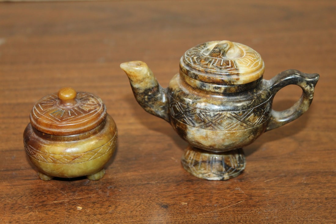 Chinese Carved Soapstone Water Dropper and Small Jar.: Chinese Carved Soapstone Water Dropper and Small Jar. Water dropper L 10 cm.
