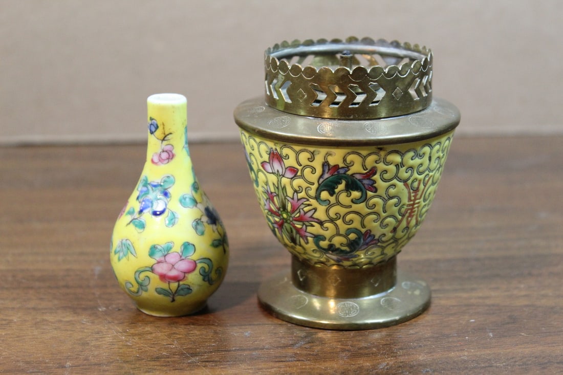 Chinese Famille Rose Porcelain Cup Oil Lamp and a Miniature Vase: Chinese Famille Rose Porcelain Cup Oil Lamp and a Miniature Vase. Lamp H 8.5 cm. As Is.