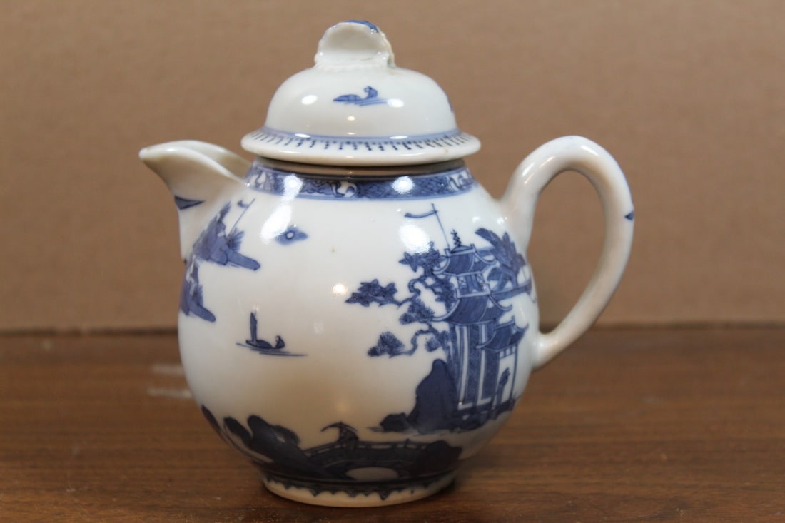 Chinese Export Nanking Blue and White Porcelain Creamer (1 of 8)
