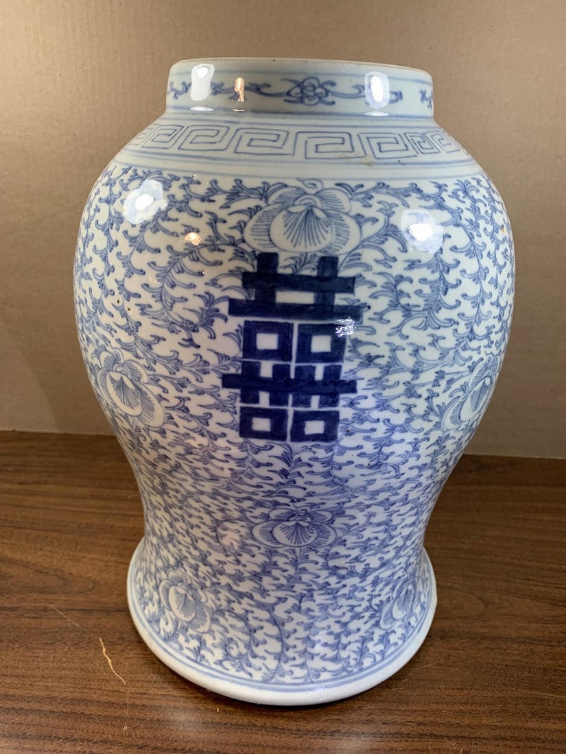 Chinese blue and white porcelain temple jar (1 of 9)