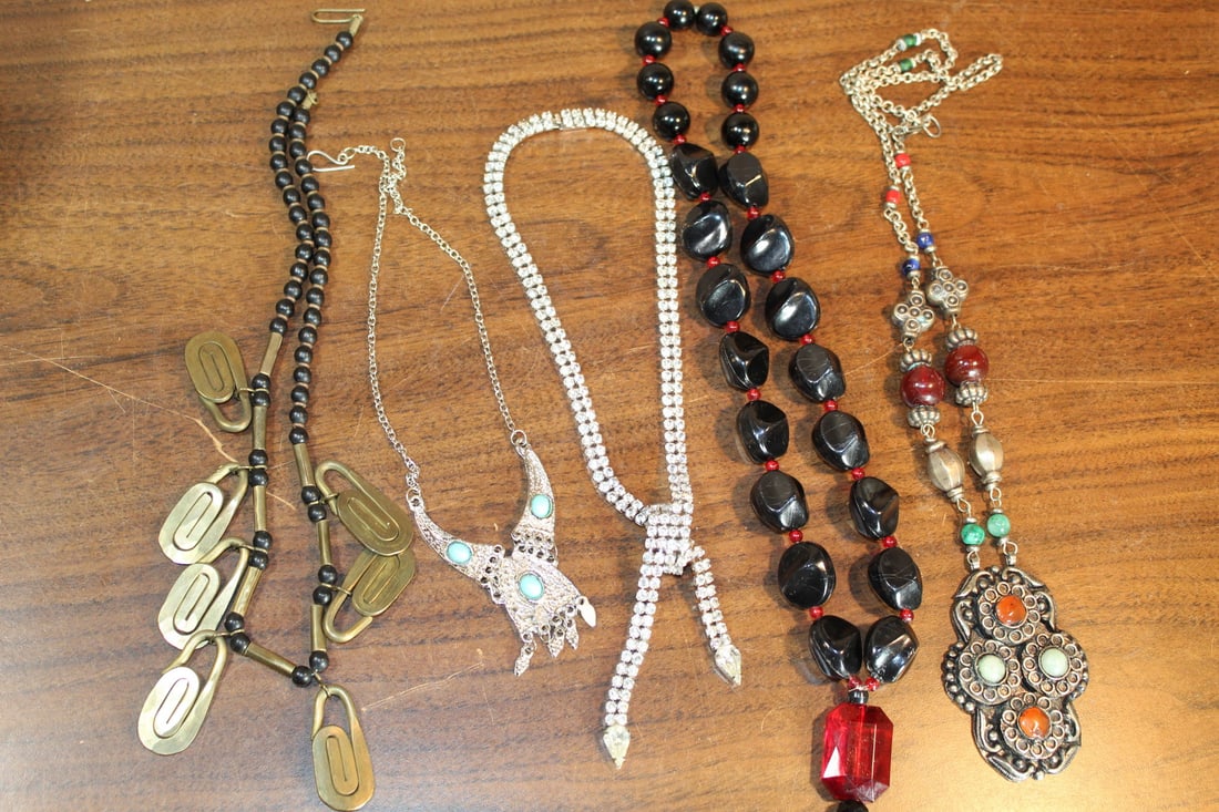 Group of necklaces: Group of necklaces. Longest length 50 cm