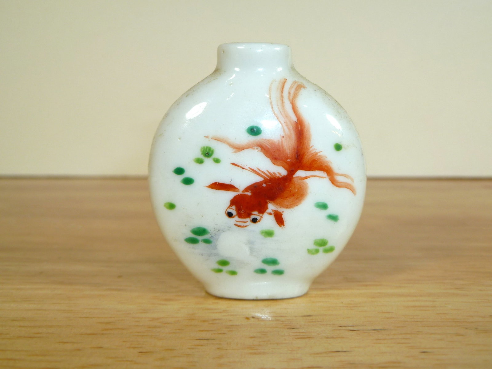 Chinese Famille Rose Porcelain Snuff Bottle: Chinese Famille Rose Porcelain Snuff Bottle. H 2".