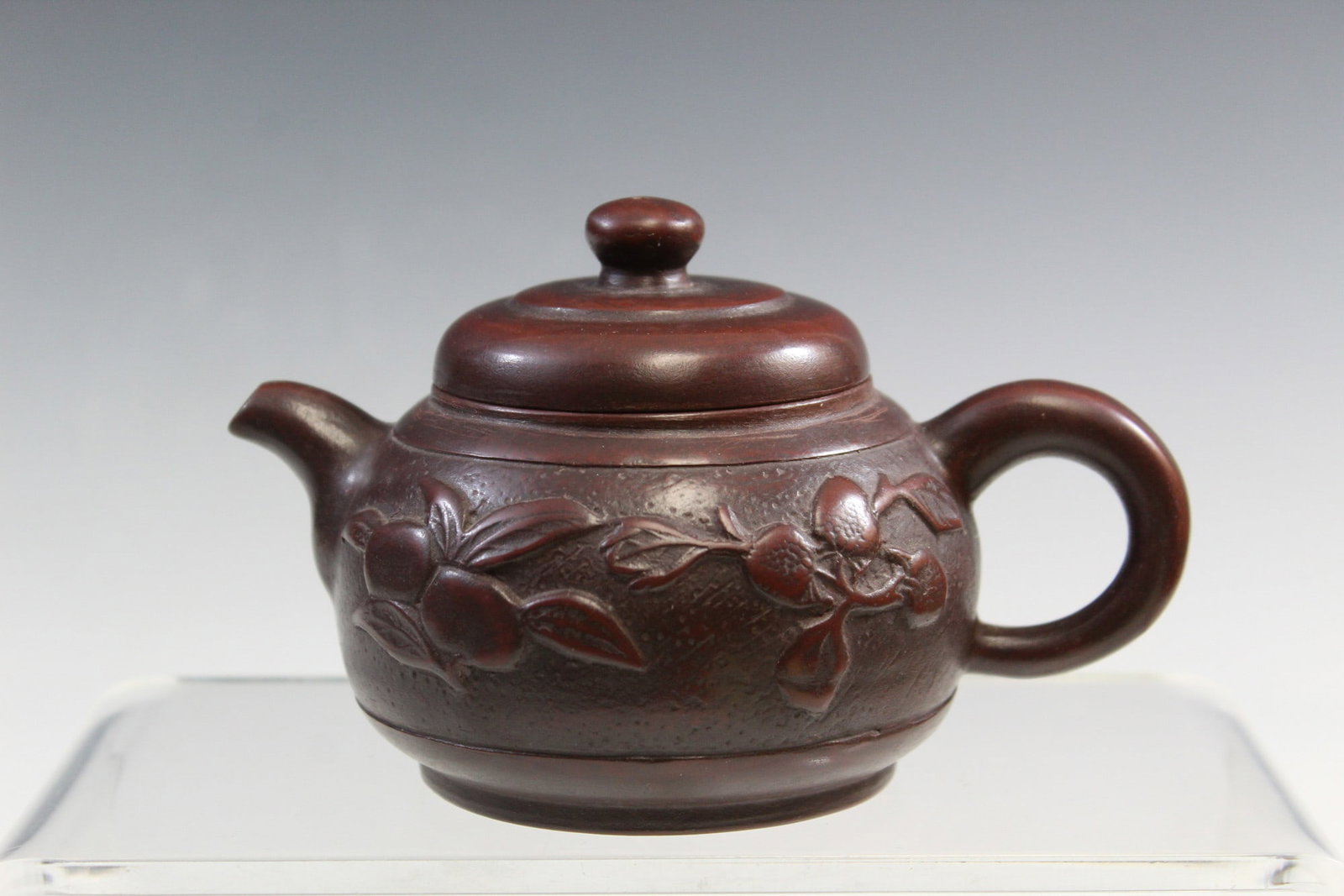 Chinese Yixing Teapot: Chinese Yixing Teapot. L 6". H 3 3/4".