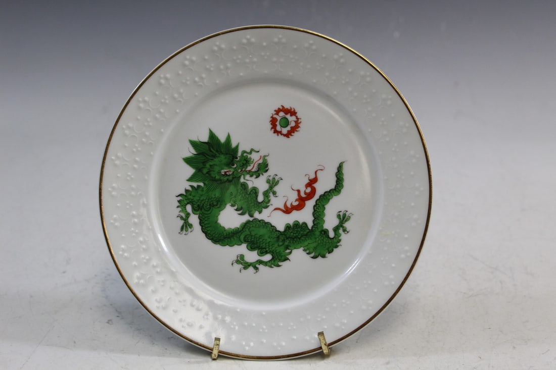 PGH Meissen Handgemelt Green Dragon Porcelain Dish: PGH Meissen Handgemelt Green Dragon Porcelain Dish. Diam 7.5".