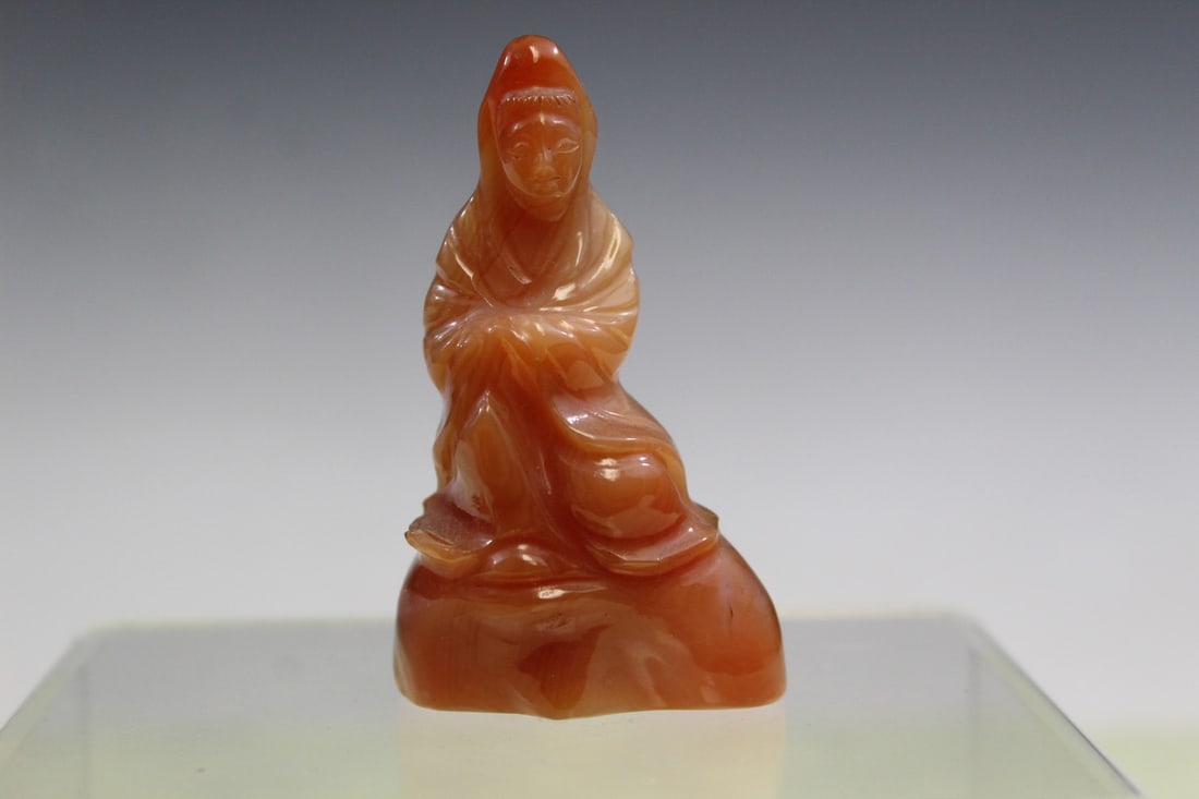Chinese Carved Agate Guanyin Statue.: Chinese Carved Agate Guanyin Statue. H 2.5". As Is.