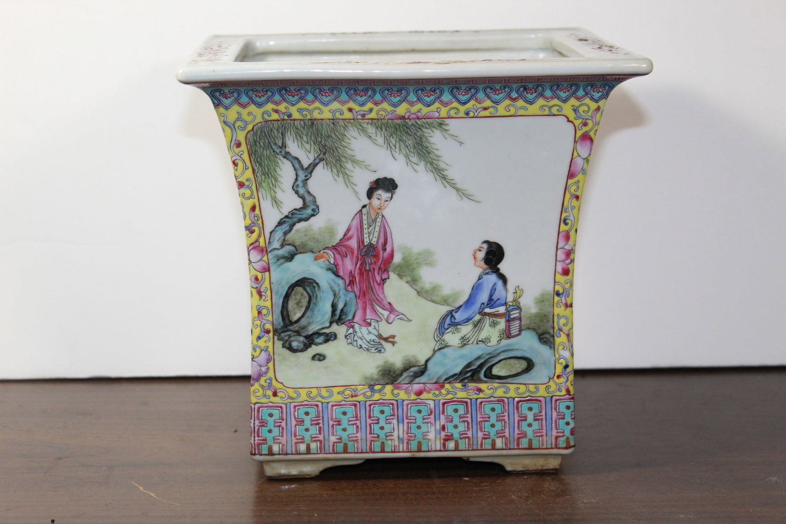 Chinese Famille Rose Porcelain Planter (1 of 8)