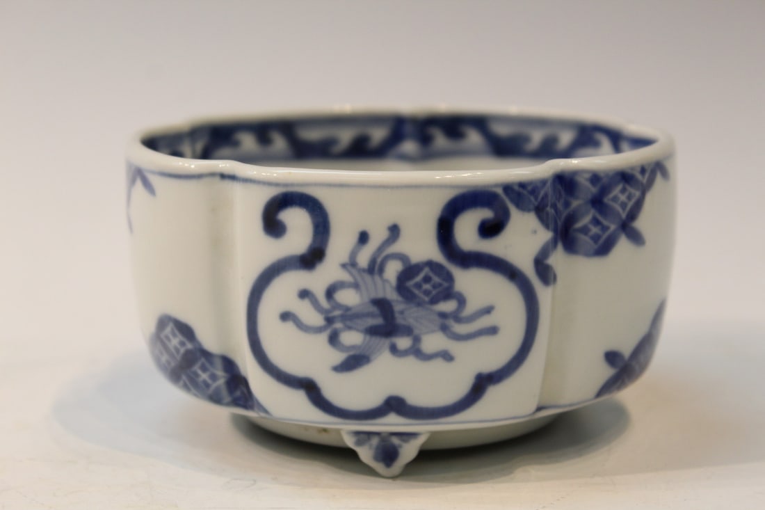 Japanese Blue and White Porcelain Incense Burner: Japanese Blue and White Porcelain Incense Burner. D 4.75".