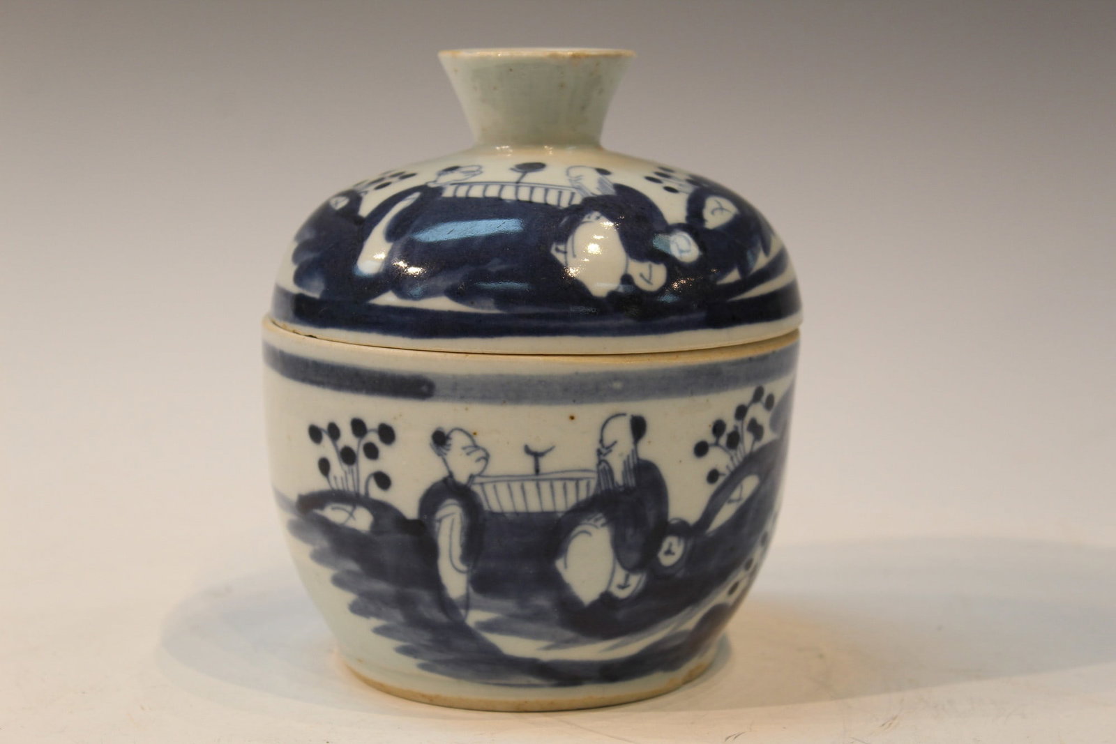 Chinese Blue and White Porcelain Covered Bowl: Chinese Blue and White Porcelain Covered Bowl. H 5".