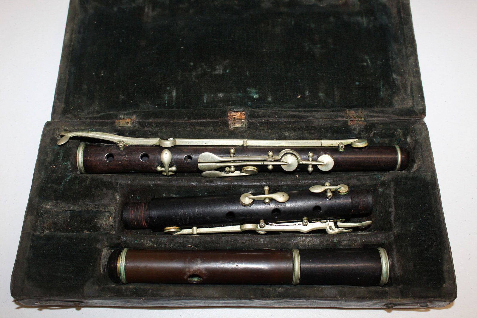V. Kohlert’s Sons Wooden Oboe Graslitz Czechoslovakia.: V. Kohlert’s Sons Wooden Oboe Graslitz Czechoslovakia. Leather case 14x6.5x2.5".