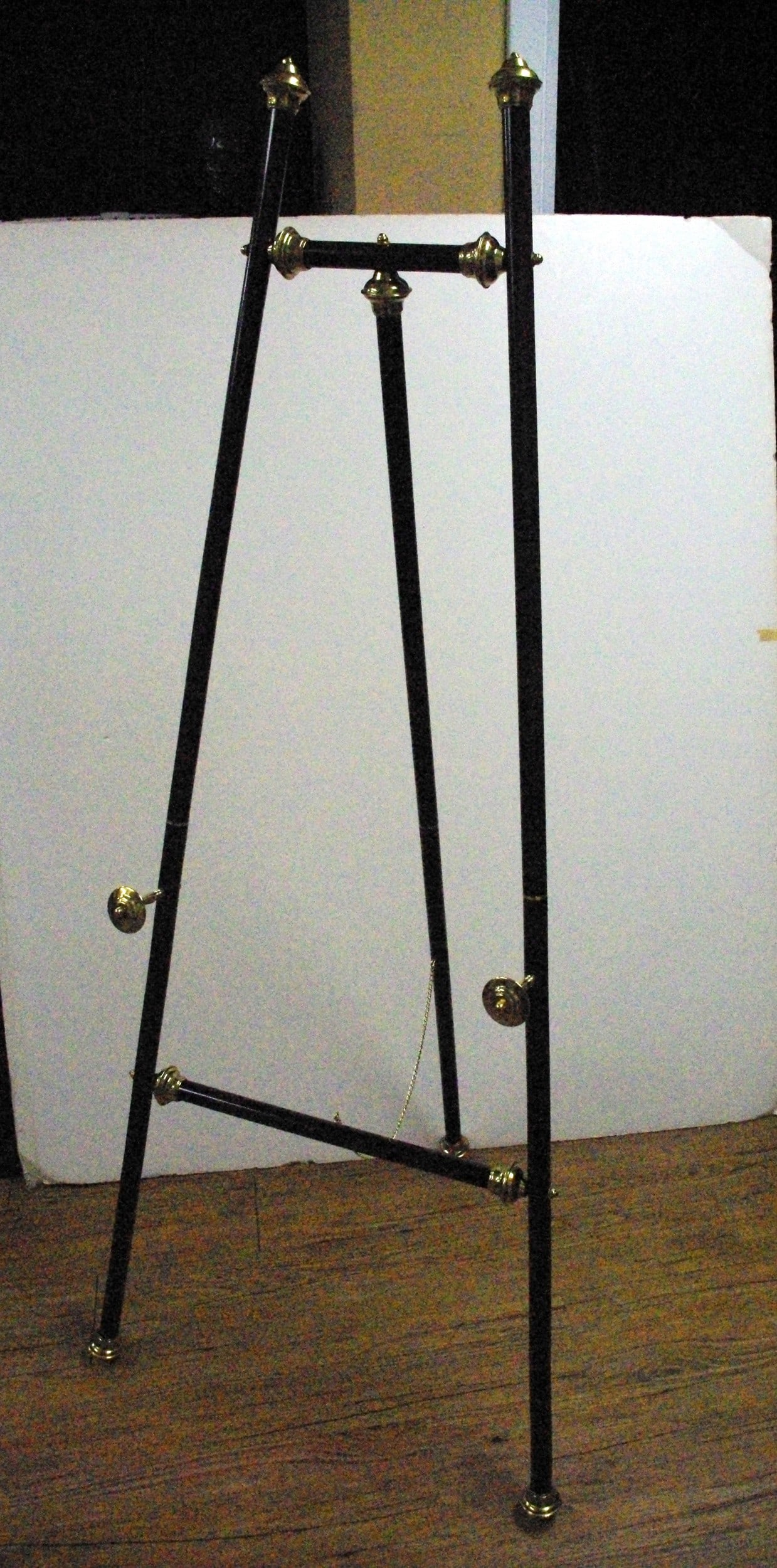 Wooden easel A, Assembly Required (1 of 3)