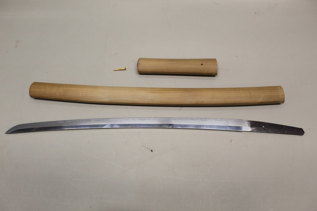 Antique Japanese Samurai Sword.: Antique Japanese Samurai Sword. L of the blade 26".