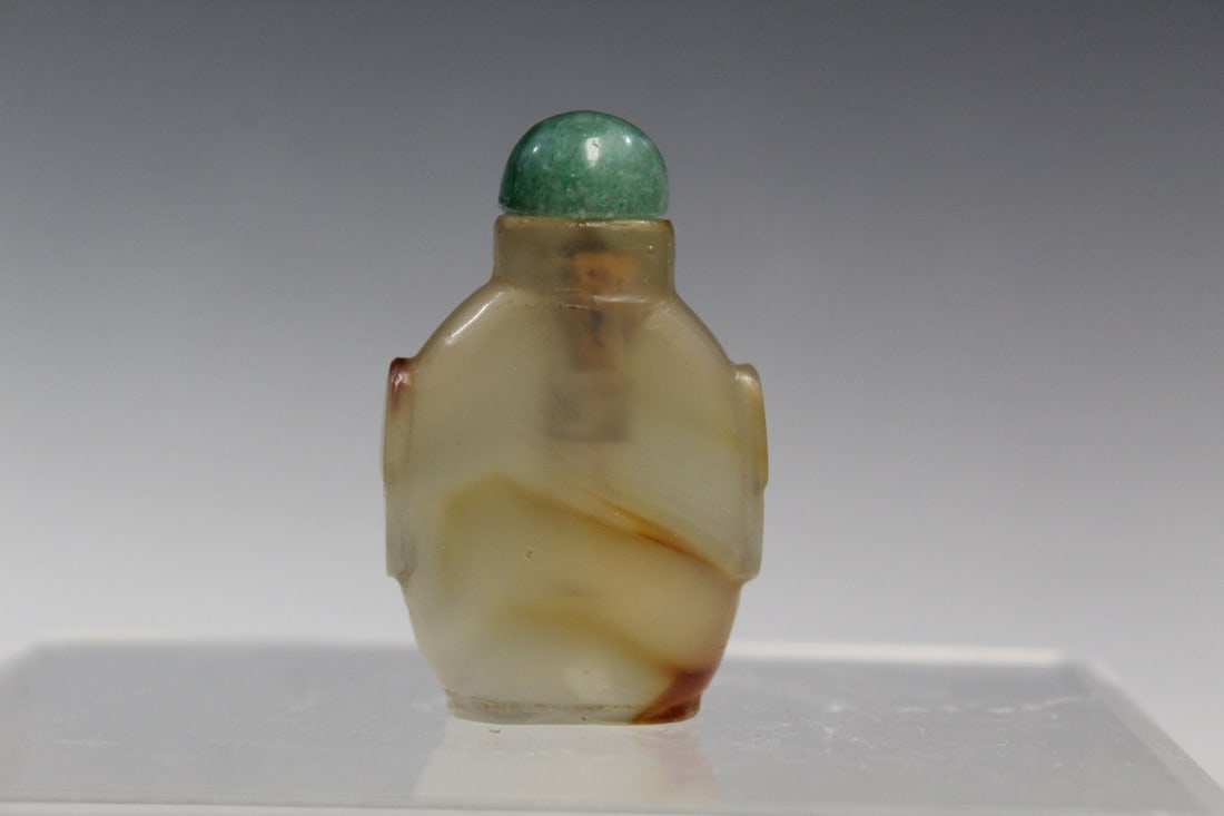 Chinese Small Agate Snuff Bottle (1 of 4)