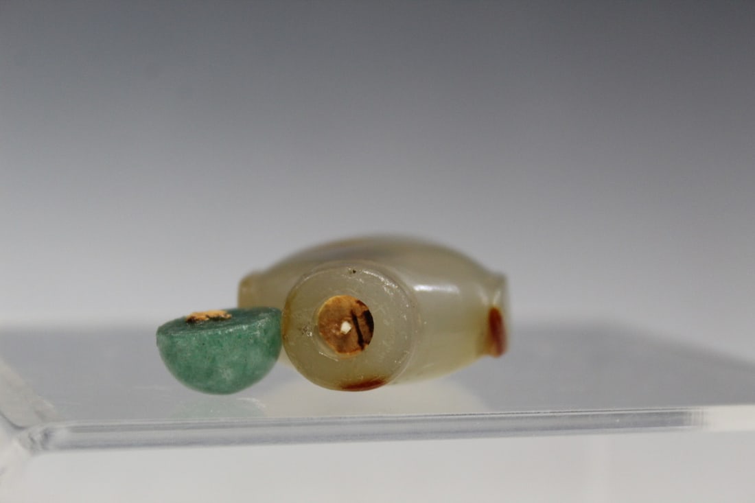 Chinese Small Agate Snuff Bottle - 4