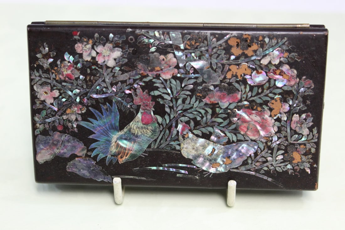 Chinese Box with MOP Decorations.: Chinese Box with MOP Decorations. Size 5" x 3" x 0.5".