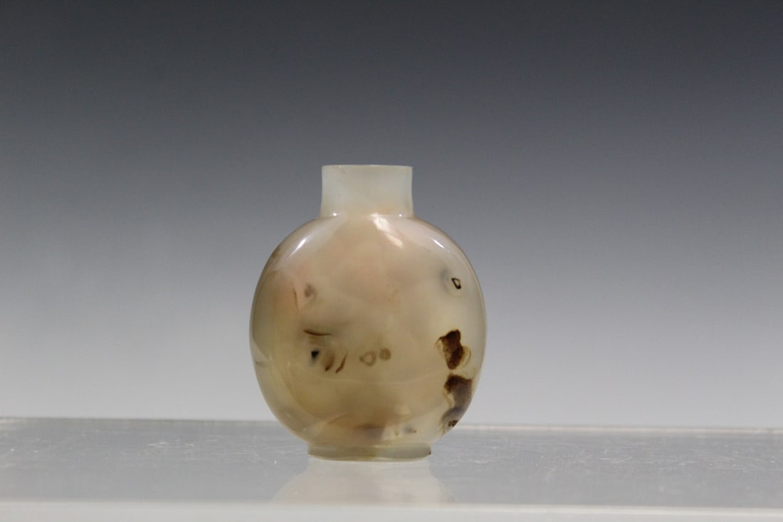 Chinese Agate Snuff Bottle (1 of 4)