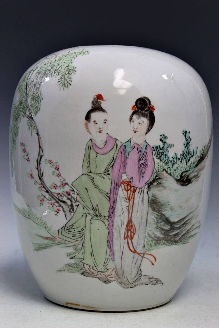 Chinese Famille Rose Porcelain Jar: Chinese Famille Rose Porcelain Jar. H 11".