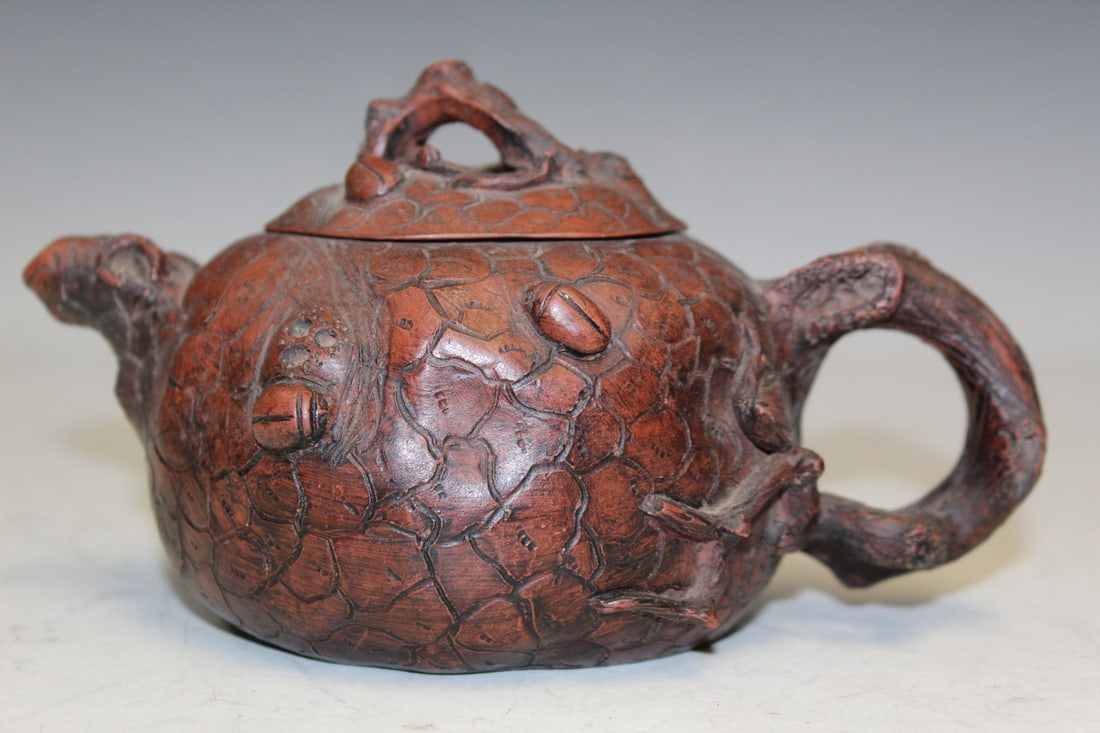 Chinese Yixing Teapot: Chinese Yixing Teapot. L 7".