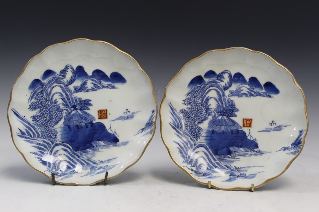Pair of Japanese Arita Porcelain Dishes: Pair of Japanese Arita Porcelain Dishes. Diam 8.5".