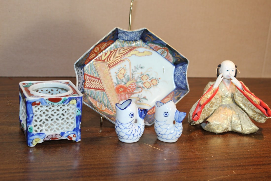 Group of Japanese Decorative Items (1 of 6)