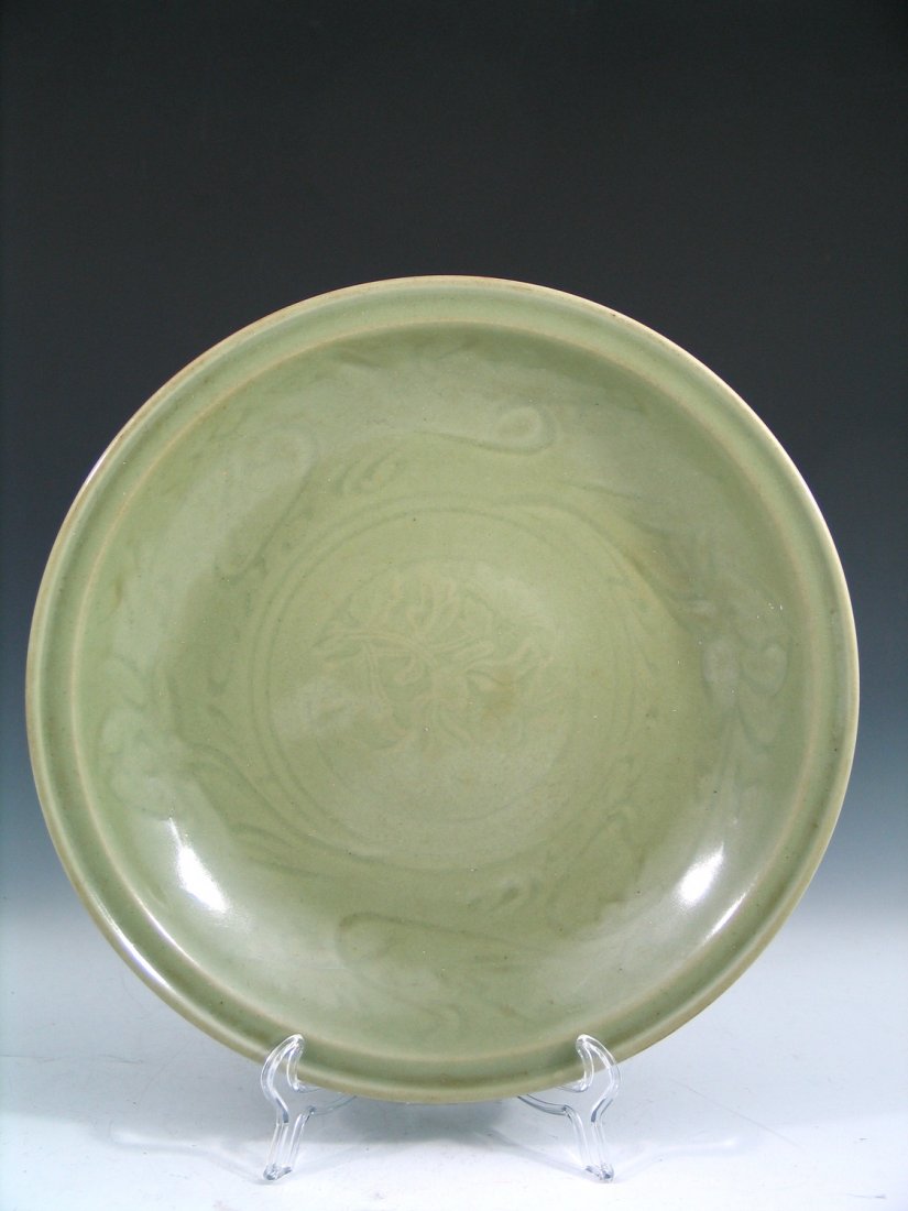 Chinese Longquan Celadon Charger, Ming Period. (1 of 5)
