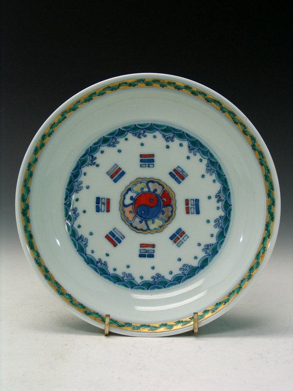 Chinese Doucai Porcelain Dish, Yongzheng Mark. (1 of 4)