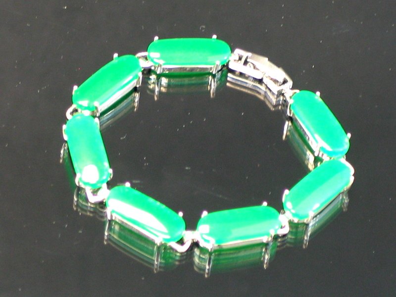 Chinese Jadeite Bracelet. (1 of 3)