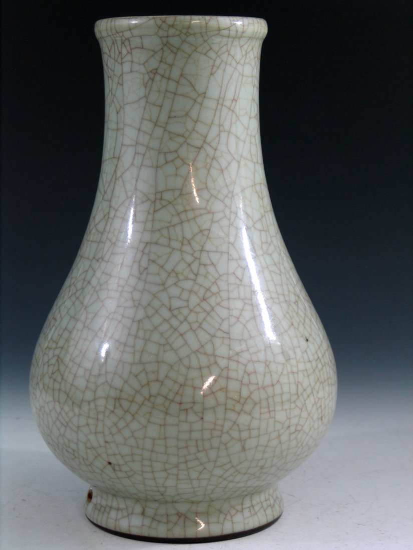 Chinese Ge Ware Porcelain Vase, Yongzheng Mark. (1 of 8)