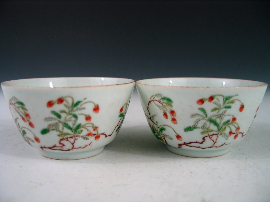 Pair of Chinese Famille Rose Porcelain Cups, Yongzheng (1 of 5)