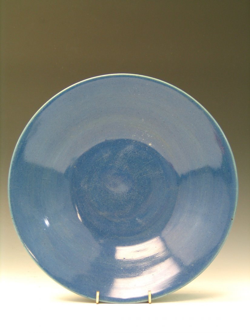 Chinese antique powder blue charger. Qing dynasty.: Chinese antique powder blue charger. Qing dynasty. 19th C. Diam 28.5 cm.