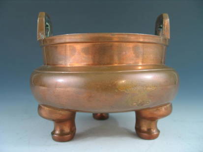 Chinese tripod brass censer.: Chinese tripod brass censer. Total height 15 cm. biggest diameter 20 cm.