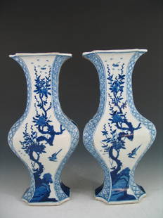 Pair Chinese blue and white porcelain vases.: Pair Chinese blue and white porcelain vases. Ht 32 cm.