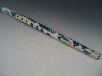 Chinese blue and white porcelain flute: Chinese blue and white porcelain flute. Length 43 cm.