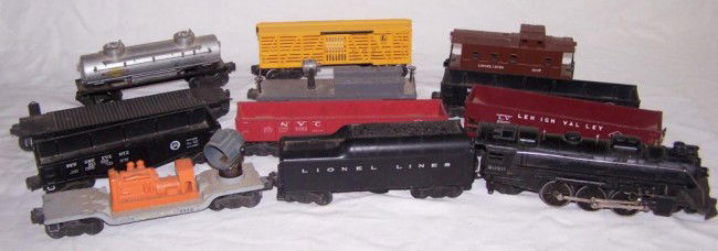 Lionel Train Set: Engine No. 2026 & 11 Cars