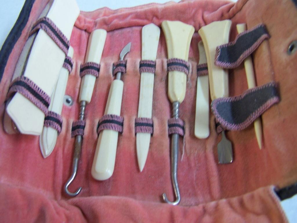 Early Buttoner Boot Lacer & Shoe Horn: in Black Case