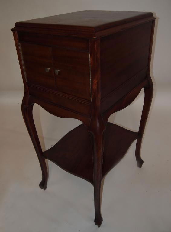 Mahogany Victrola Record Player Stand: c.1900 39h x 18w x 20d