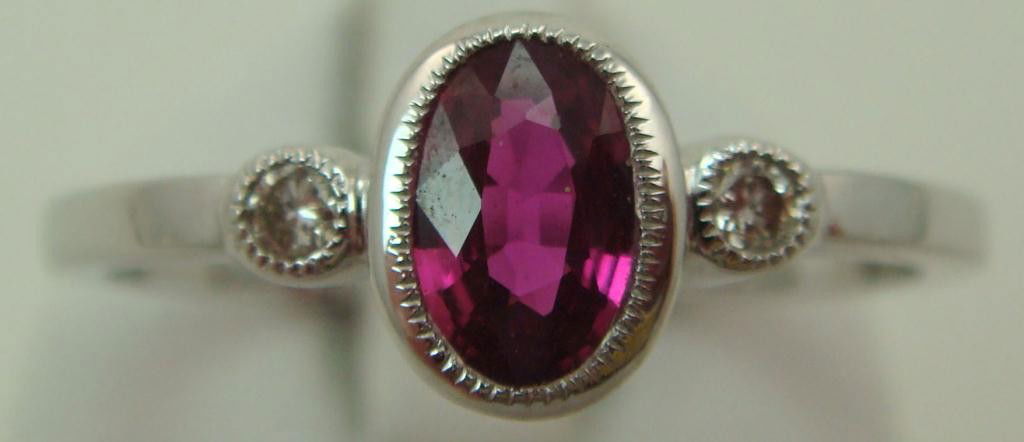 14k Ruby Ring With 2 Diamonds: 0.47 ct Ruby 0.05 tdw