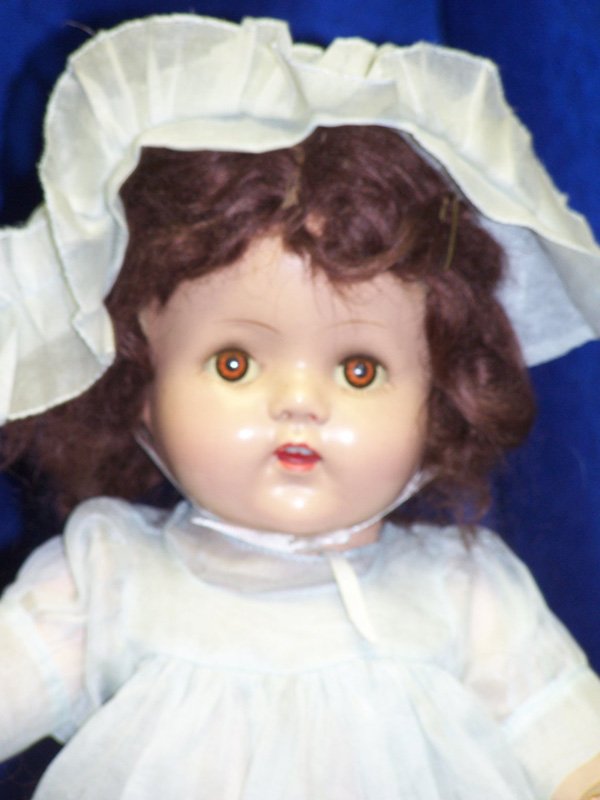 DIONNE TYPE. POSSIBLY EFFANBEE. MARIE: 16" OPEN MOUTH. NICE BLUE ORIGINAL DRESS AND BONNET. EXCELLENT CONDITION.